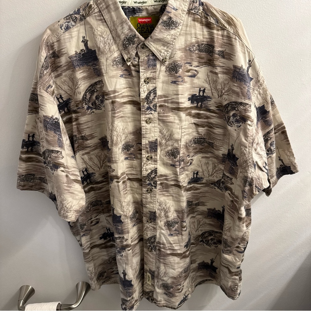 Wrangler Men's Casual Beige and Black Scenic Shirt